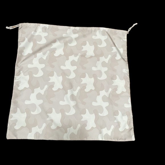 Dagne Dover Large Camo Rose Beige 20”x20” Dust Bag - Picture 5 of 9